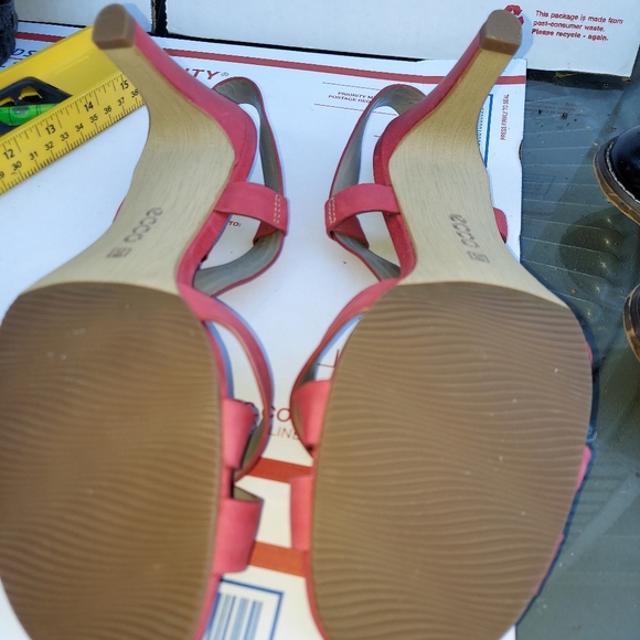 Size 39 ECCO Red 3inch heels - Picture 7 of 13